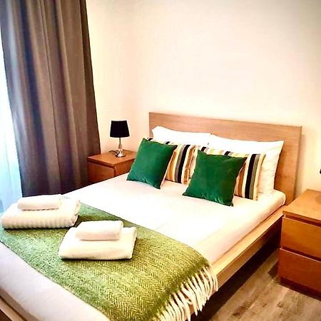 2 Bedroom Serviced Apartment لندن المظهر الخارجي الصورة
