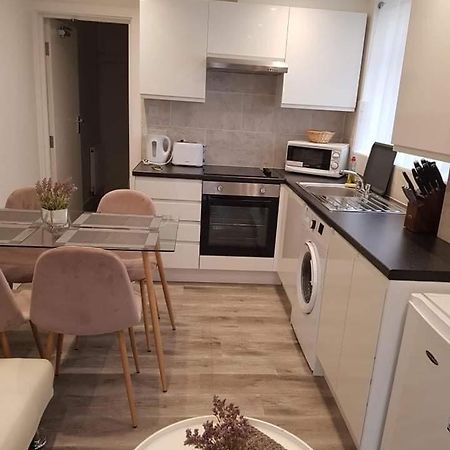 2 Bedroom Serviced Apartment لندن المظهر الخارجي الصورة