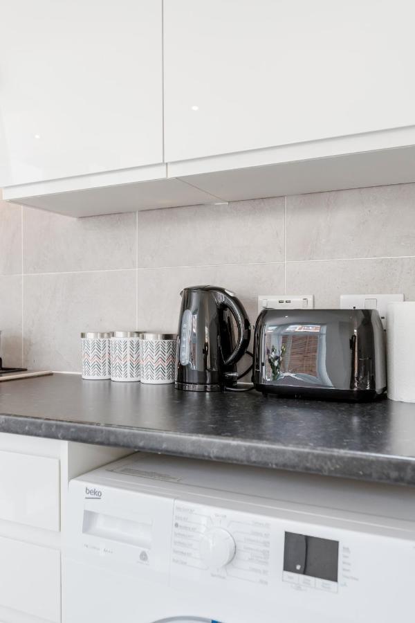 2 Bedroom Serviced Apartment لندن المظهر الخارجي الصورة