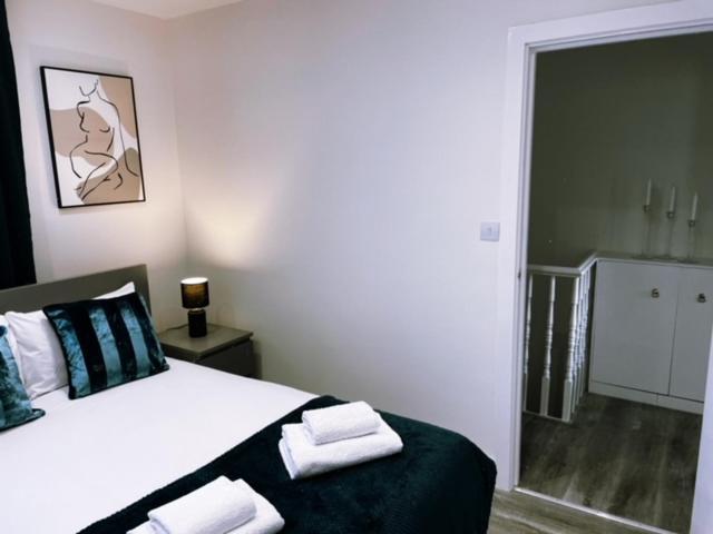 2 Bedroom Serviced Apartment لندن المظهر الخارجي الصورة